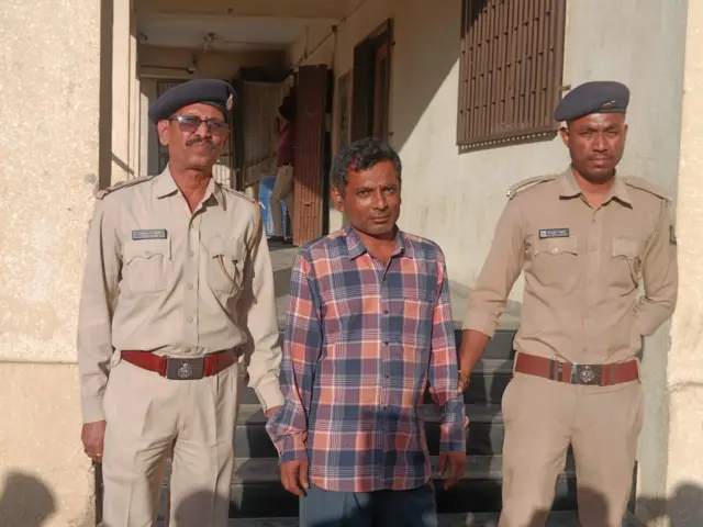 અમદાવાદના કાગડાપીઠ પોલીસ સ્ટેશનમાં ફરિયાદ થતાં હૉસ્પિટલના કંપાઉન્ડર મનસુખની ધરપકડ કરાઈ છે