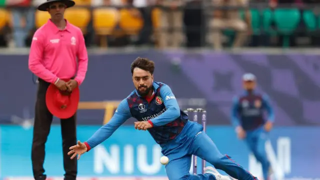 শনিবার কিন্তু রাশিদ খানকে এক রকম ব্যর্থই বলতে হবে