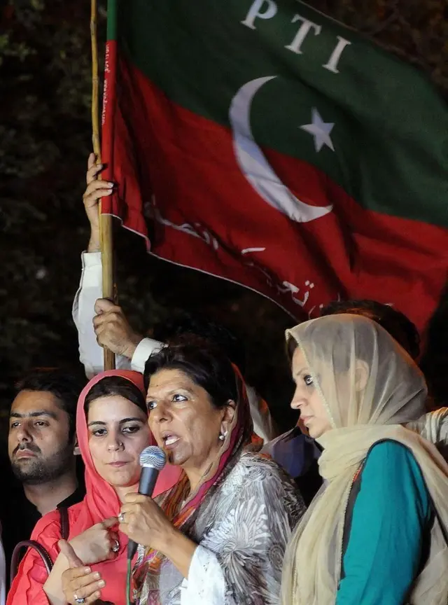 इम्रान खान यांची बहीण अलिमा खान त्यांच्यासाठी राजकीय लढाई लढत आहे.