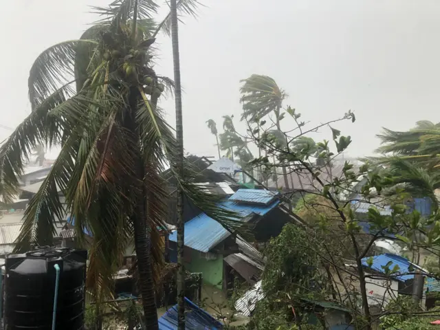စစ်တွေမှာ ဆက်သွယ်ရေးလိုင်းအကုန်ပြတ်တောက် 