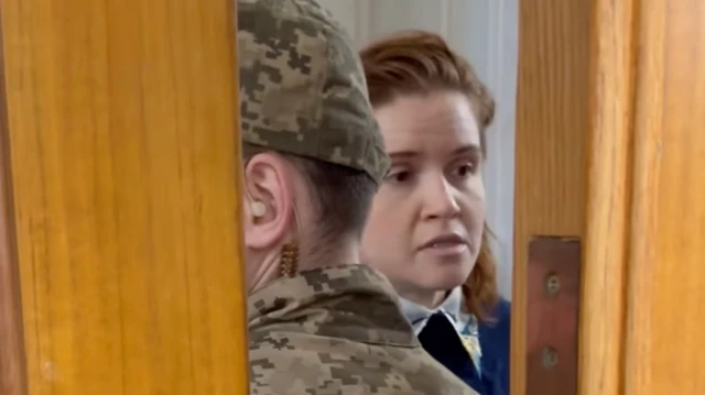 Представники УДО кілька хвилин не хотіли пускати Мар'яну Безуглу до сесійної зали, 16 грудня 2025 року, Верховна Рада