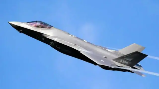 विमान की तस्वीर