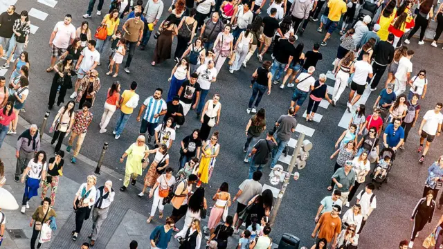 حشد من الناس