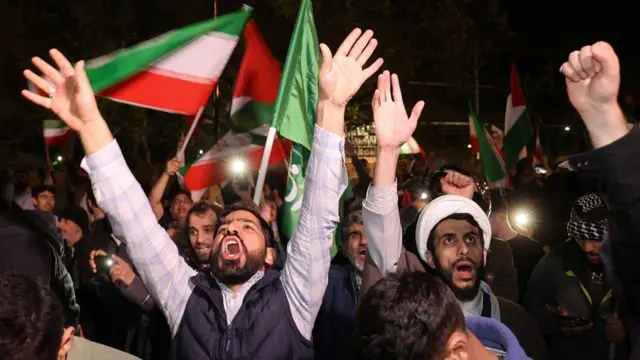 Iran Luncurkan Lebih Dari 300 Drone Dan Rudal Ke Israel Tensi Iran Luncurkan Lebih Dari 300 Drone Dan Rudal Ke Israel Tensi