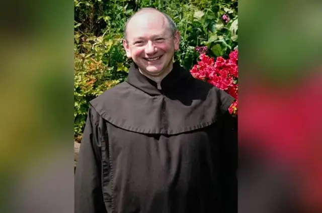 Robert yakuriye muri Pologne ariko aba umufurere w'umukarmelita i Oxford mu Bwongereza