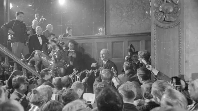 Шпеер вперше з'являється перед пресою після звільнення з в'язниці Шпандау, 2 жовтня 1966 року