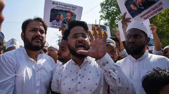 வக்ஃப் சட்டத்திருத்தத்துக்கு எதிராக கொல்கத்தாவில் நடந்த போராட்டம்
