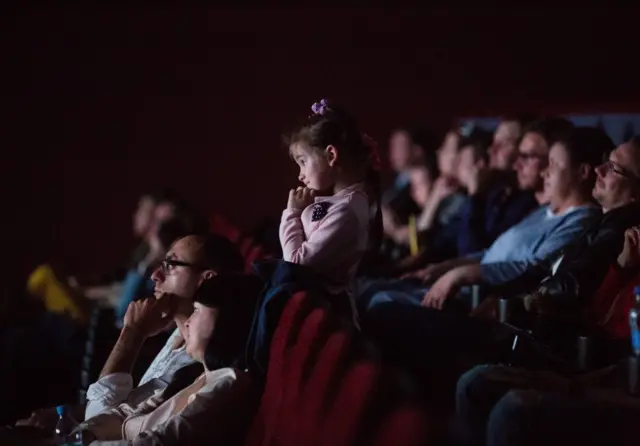 український дубляж фільмів, закон про англійську 