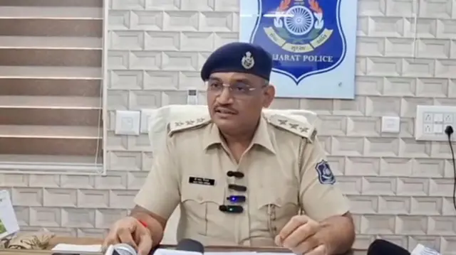 દેવાયત ખવડ, દેવાયત ખવડનો વિવાદ, ગુજરાતી લોકગાયક, જૂનાગઢ, ડાયરાનો વિવાદ, ગુજરાતી લોકસંગીત, બીબીસી ગુજરાતી