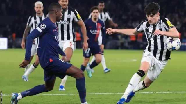 Kubbaa harkaan tuqamee, peenaalitii kennisiise