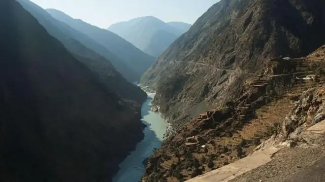 பாகிஸ்தான் - சிந்து நதி - தங்கம்