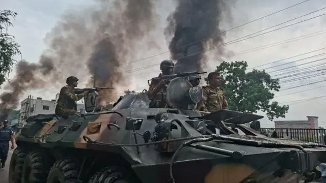 গোপালগঞ্জে সংঘর্ষ শুরুর পর সেনাবাহিনীর টহল