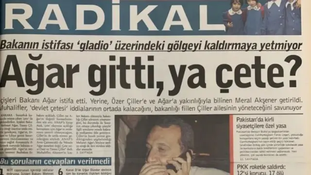Radikal gazetesinin Mehmet Ağar'ın içişleri bakanlığından istifasıyla ilgili manşeti
