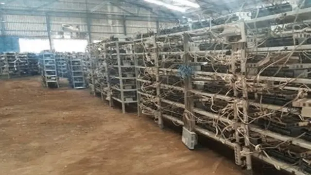 Galpón de minería de bitcoin decomisado por la policía