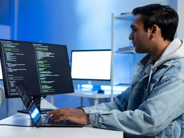 બીબીસી ગુજરાતી અમેરિકા ભારત આઈટી ઈન્ડસ્ટ્રી H-1B વિઝા ઍન્જિનિયર સૉફ્ટવેર નાસકોમ ડોનાલ્ડ ટ્રમ્પ જોબ 