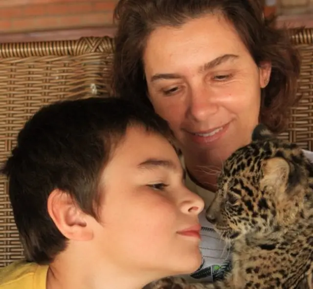 માતા અને ચિત્તા સાથે ટિઆગો