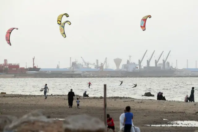 Ciyaarta kitesurfing