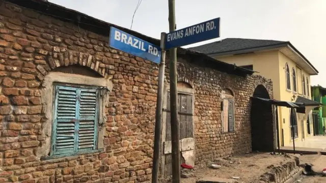 Rua Brasil,melhores casas de aposta do mundoAcra, capitalmelhores casas de aposta do mundoGana. A Rua fica no bairro do Tabons, comunidademelhores casas de aposta do mundodescendentesmelhores casas de aposta do mundoescravos do Brasil que retornaram para a África