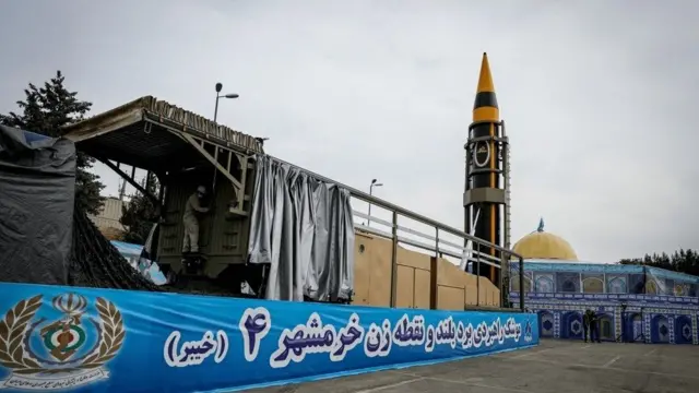  موشک «خرمشهر ۴» رونمایی شد