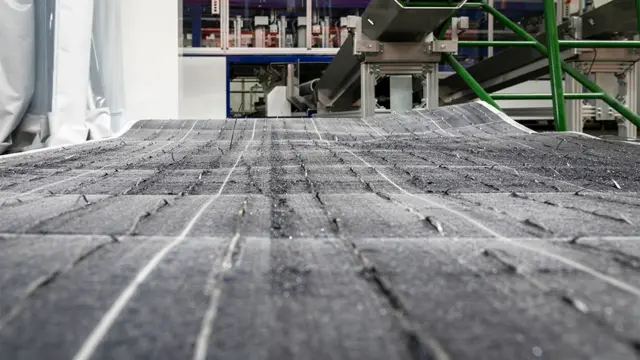 Processus de recyclage des matériaux des panneaux solaires.