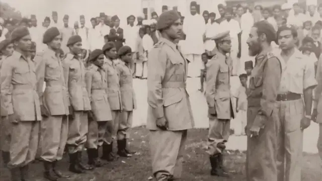 నిజాం పోలీసులు, దాని అధినేత ఖాసిం రిజ్వీ (గడ్డం ఉన్న వ్యక్తి)