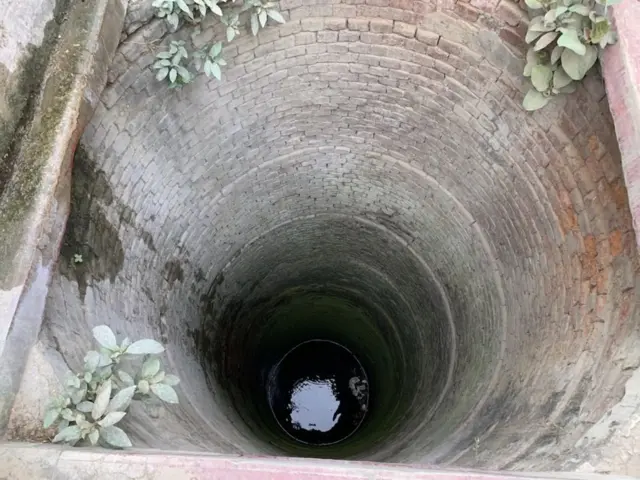 કચહરિયા ગામના લોકો હૅન્ડપંપની માગ કરી રહ્યા છે