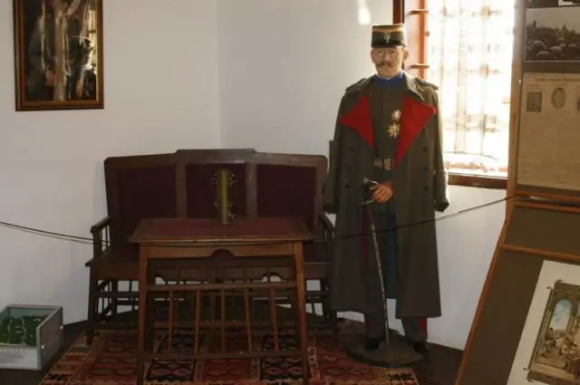 Pored postavke, u muzeju je i voštana figura vojvode Mišića u prirodnoj veličini