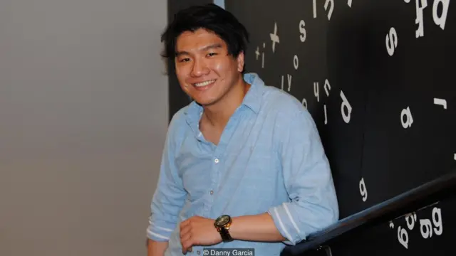 Danny Garcia e-maillər ucbatından narahatçılıq keçirir, xüsusilə də, onlara cavab almayanda