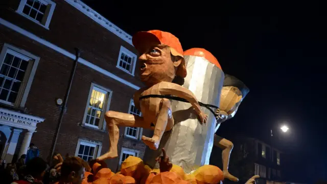 Парад в Льюисе