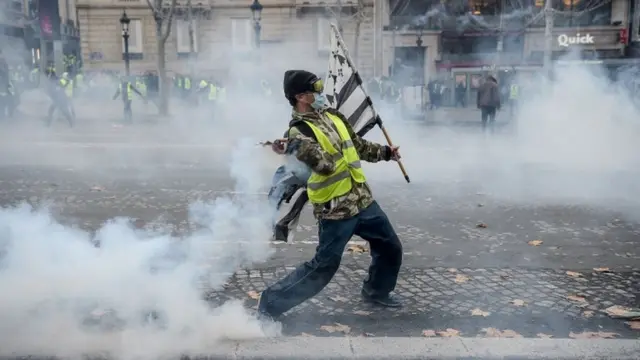 Топливные протесты в Париже - суббота, 24 ноября