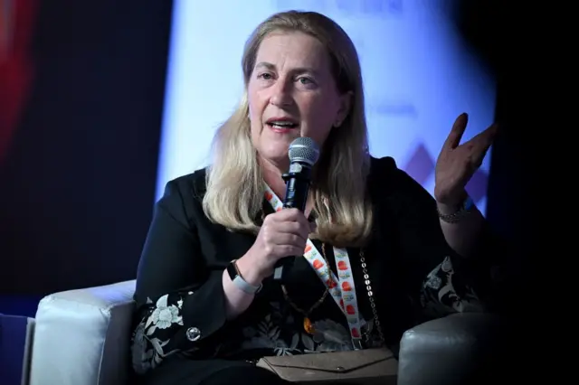 स्विट्ज़रलैंड की आर्थिक मामलों की मंत्री हेलेन बडलिगर अर्टिडा 