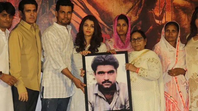 सरबजीत सिंह की ज़िंदगी पर एक फ़िल्म भी बनी थी. इस फिल्म में रणदीप हुड्डा, ऐश्वर्या राय मुख्य भूमिकाओं में थे. 