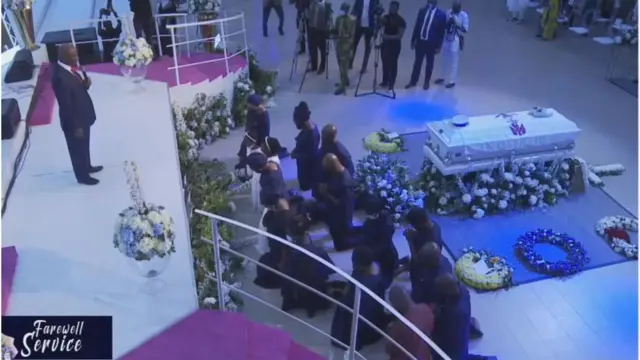 General overseer of Winners chapel Bishop David Oyedepo dey pray for Pastor Enoch Adeboye family for di farewell service of dia late son, Dare Adeboye
