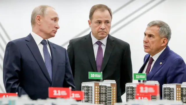 Игорь Комаров (в центре) с президентом России Владимиром Путиным и главом Татарстана Рустамом Миннихановым