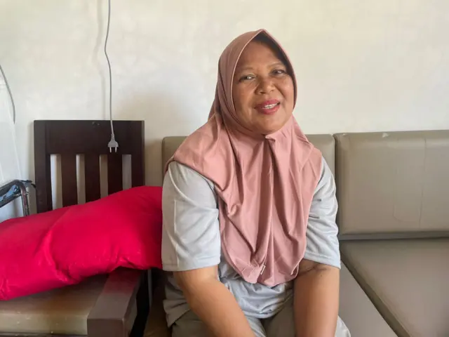 Del Yutri juga sangat berharap pemerintah segera menyediakan hunian tetap, karena ia harus merintis kehidupan lagi pascabencana.