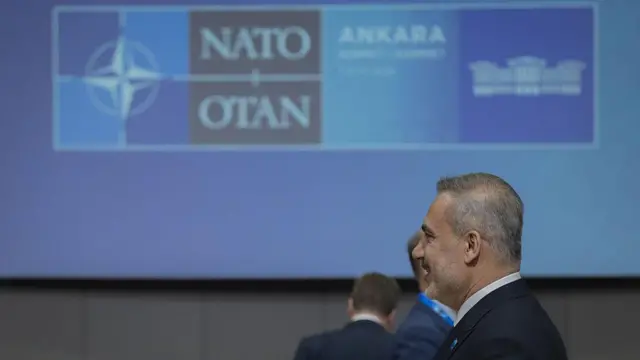 Dışişleri Bakanı Hakan Fidan, 7 Temmuz 2026 tarihinde Türkiye'nin Ankara kentinde düzenlenen 36. NATO Ankara Zirvesi kapsamında NATO-Ukrayna Konseyi toplantısına katılıyor. Fidan'ın fotoğrafı profilden çekilmiş. Arkada NATO-OTAN yazıyor.