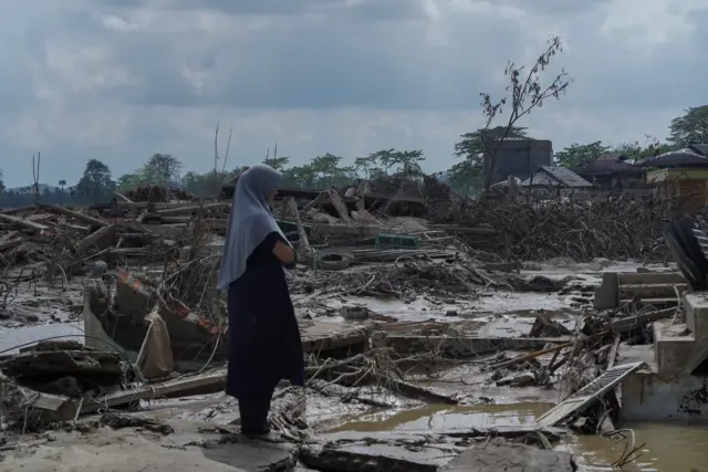 Bencana banjir merusak hampir seluruh rumah di Desa Lintang Bawah dan Desa Sukajadi, Kecamatan Kuala Simpang, Aceh Tamiang.