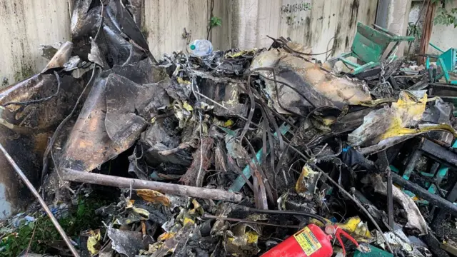 বিধ্বস্ত বিমানের ভাঙা অংশ সোমবার পড়েছিল স্কুলের পাশেই