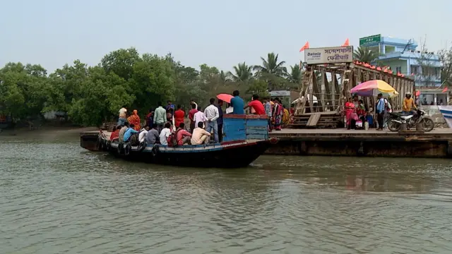 রাজ্য রাজনীতি সন্দেশখালি ইস্যু নিয়ে উত্তাল।