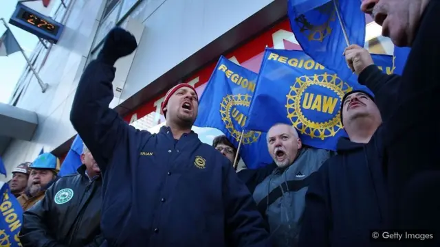 اتحادیههایی که کارگران شاغل در صنایع خودروسازی آمریکا را نمایندگی میکنند در سال ۲۰۰۸ خواستار کمکهای اقتصادی چند میلیارد دلاری بودند