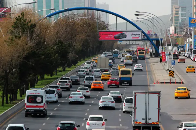 Ankara Mevlana Bulvarı'ndan bir trafik görüntüsü. 