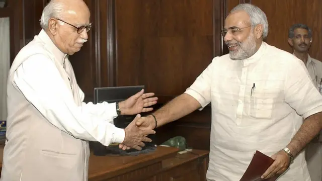 आडवाणी और नरेंद्र मोदी