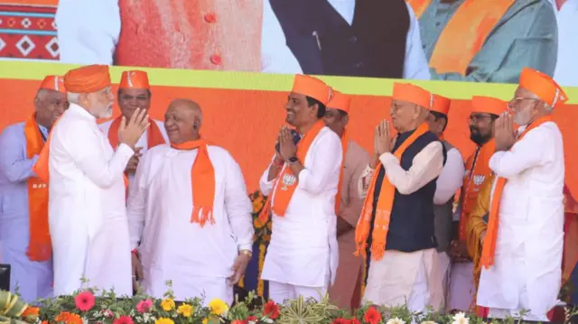 વડા પ્રધાન નરેન્દ્ર મોદી સાથે અલ્પેશ ઠાકોર