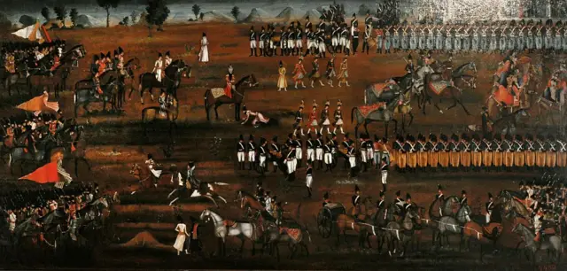 فتحعلی شاه قاجار در حال سان دیدن از سپاه ایران، نقاشی رنگ و روغن که در موزه آرمیتاژ در سن پترزبورگ نگهداری می‌شود
