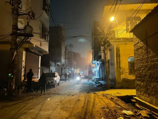 காவல்துறையின் கோட்பாடு மற்றும் சிசிடிவி காட்சிகளின் அடிப்படையில், விபத்து இங்கு நடந்ததாகக் கூறப்படுகிறது.