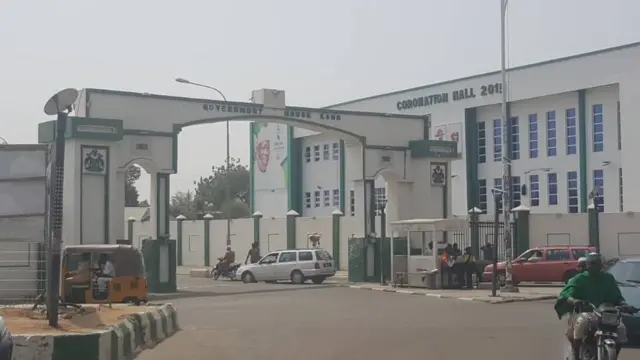 Tun dawo wa mulkin siyasa a 1999 daga mulkin soja, garin Kano ya samu bunkasa da ci gaba ta hanyar raya garin da tituna da gadoji