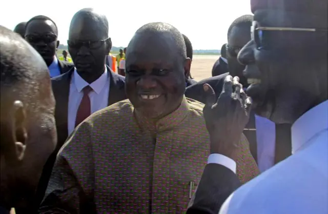 Riek Machar (hagati)