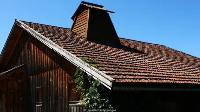 مدخنة خاصة بتدخين اللحوم في أحد البيوت الريفية