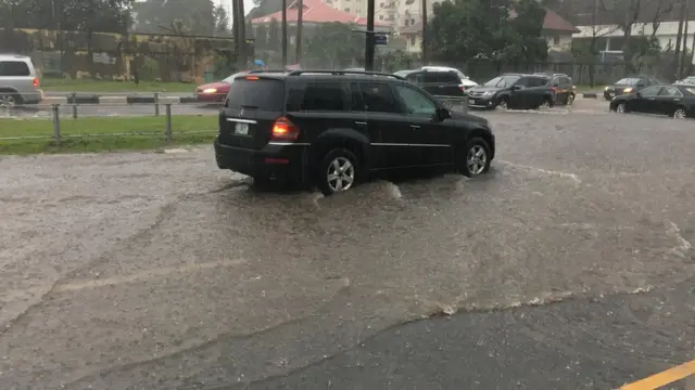 Aworan titi ti o kun fun ojo leko