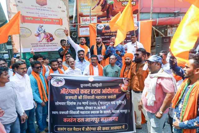 नागपूरमध्ये जे घडलं त्यामागे सध्या औरंगजेबावर सुरू असलेल्या वादाचे कारण असल्याचं म्हटलं गेलं.